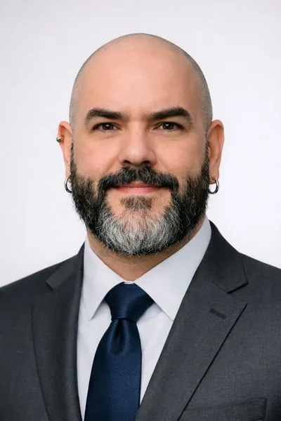 Rodrigo Miranda in a suit and tie, professional portrait